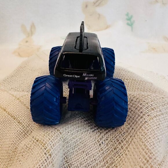 Monster Jam Mohawk Warrior 1:64
Scale Die-Cast Monster Truck -Great Clips - Picture 5 of 7